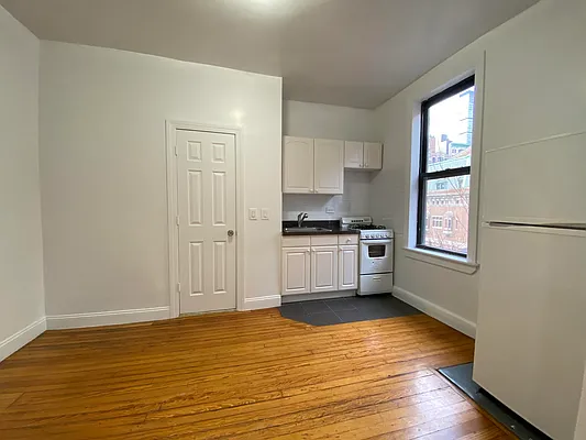 Rented by City Connections Realty | media 10