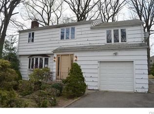 10 Tesiny Cir, Bridgeport, CT 06606