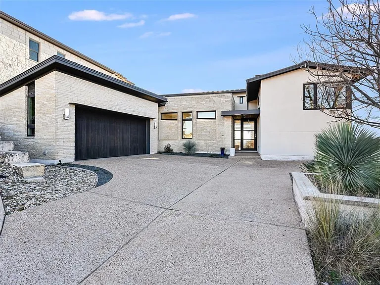6813 Valburn Dr — Photo 31