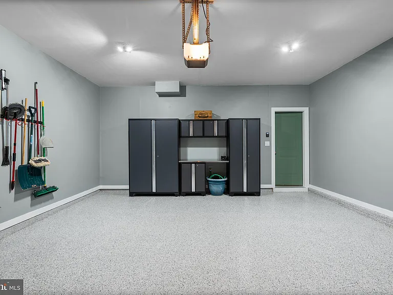 1801 Rankokus Dr — Photo 37