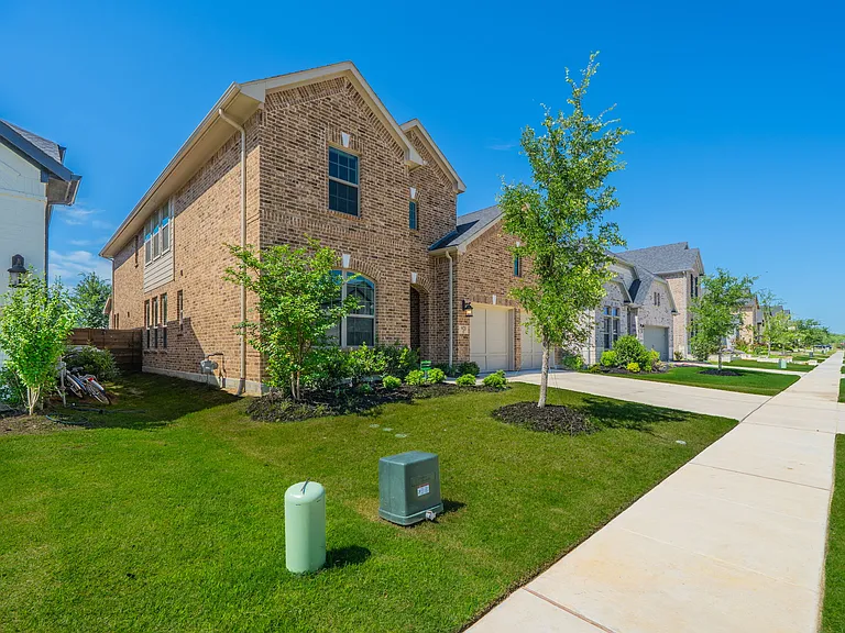 921 Bayberry Dr — Photo 34
