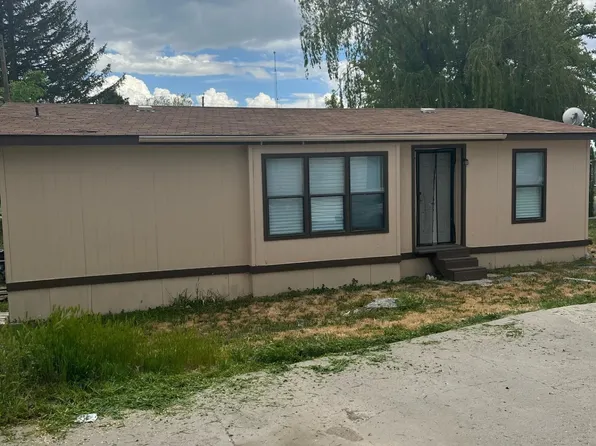 435 3rd St, Hazelton, ID 83335