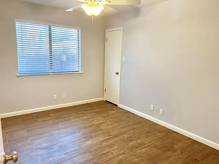 11409 Catalonia Dr — Photo 20