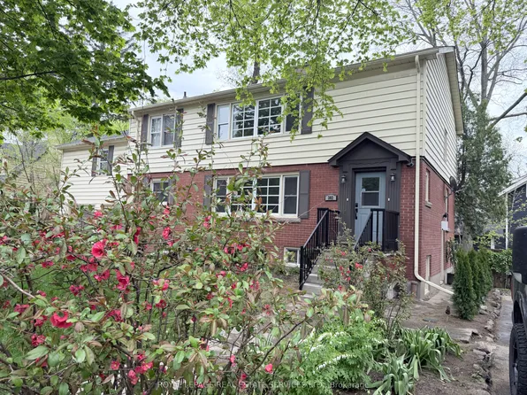 302 Maple Ave, Oakville, ON L6J 2H7