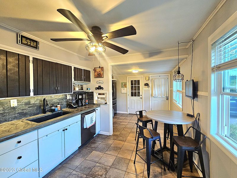 4th image of 1065 Spry Lane