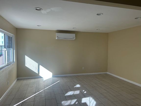 4th image of 5280 Groveland Dr APT 3