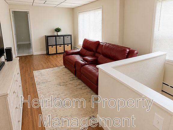 5th image of 902 N 11th Ave E APT 1