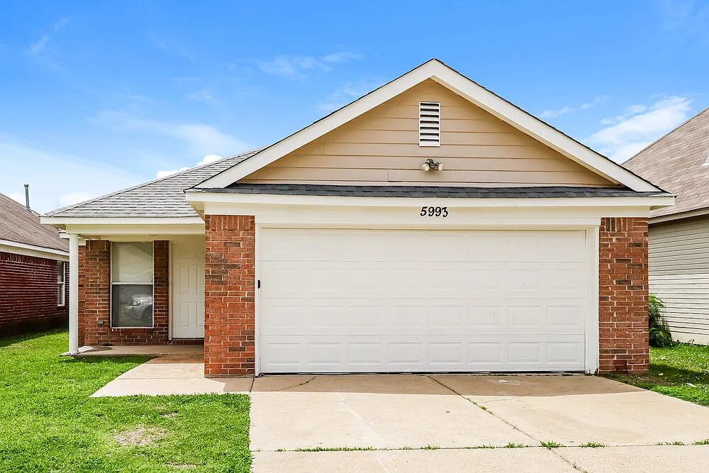 4 bed, 2.0 bath, 1525 sqft, $1,555 — Photo 1