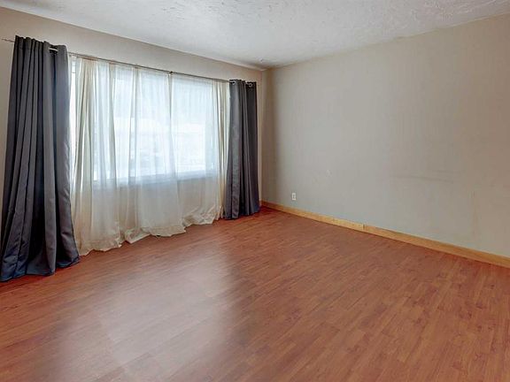 3rd image of 4513 N Forman Cres SE