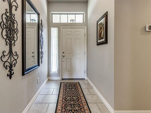 5th image of 918 Eaglerock Ln