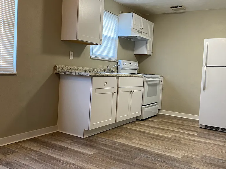 370 Oak Rd #370 — Photo 2