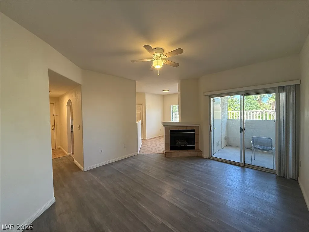 2 bed, 2.0 bath, 1100 sqft, $1,595 — Photo 2
