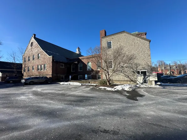 Summit Place Apartments, 7 Upper Church St #216, West Springfield, MA 01089