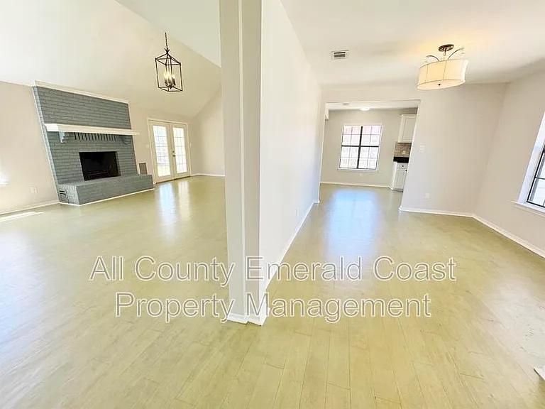 710 Swan Ln — Photo 7