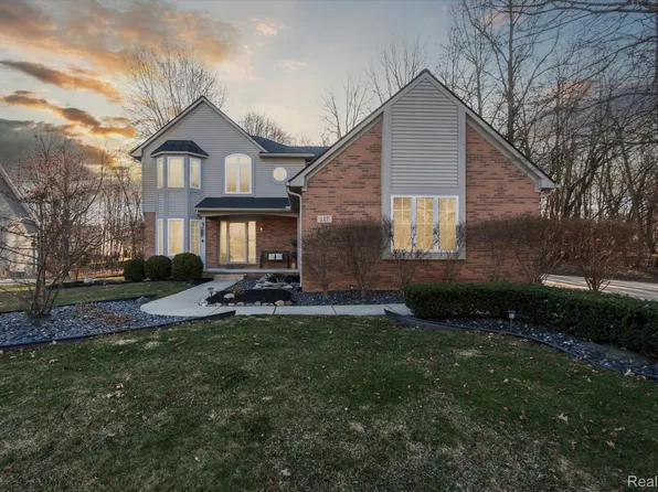 177 Summer Shade Dr, Howell, MI 48843