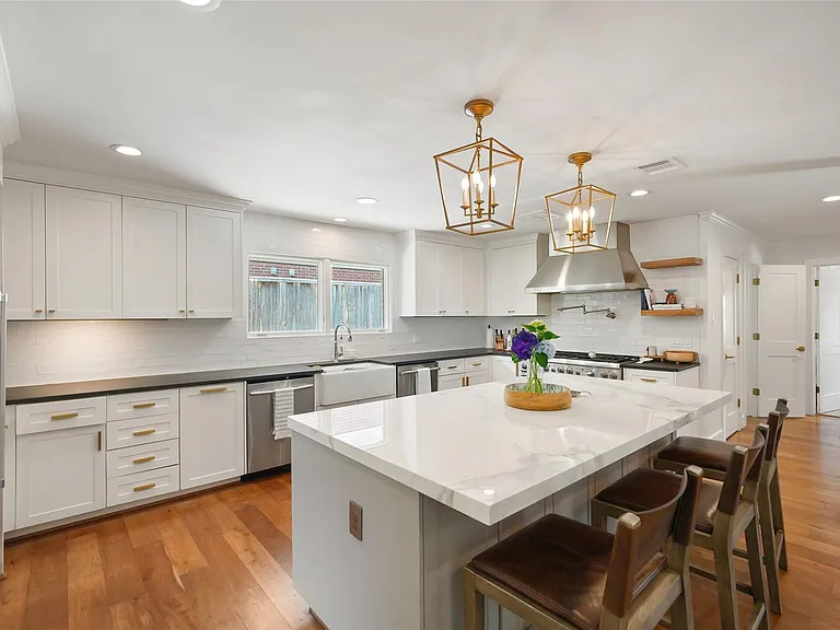 9411 Endicott Ln — Photo 21