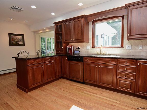 5th image of 72 Appletree Ln