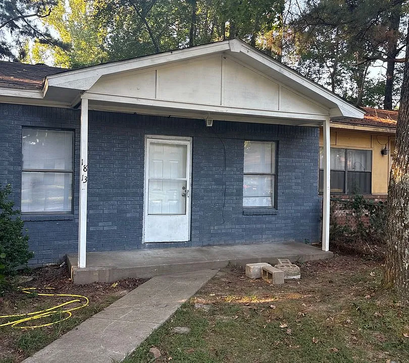 1813 Craft St