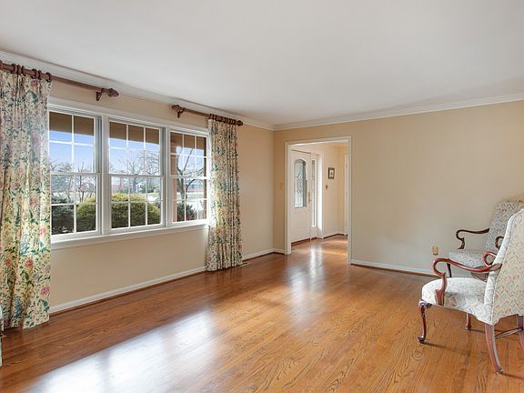 5th image of 104 Savannah Dr