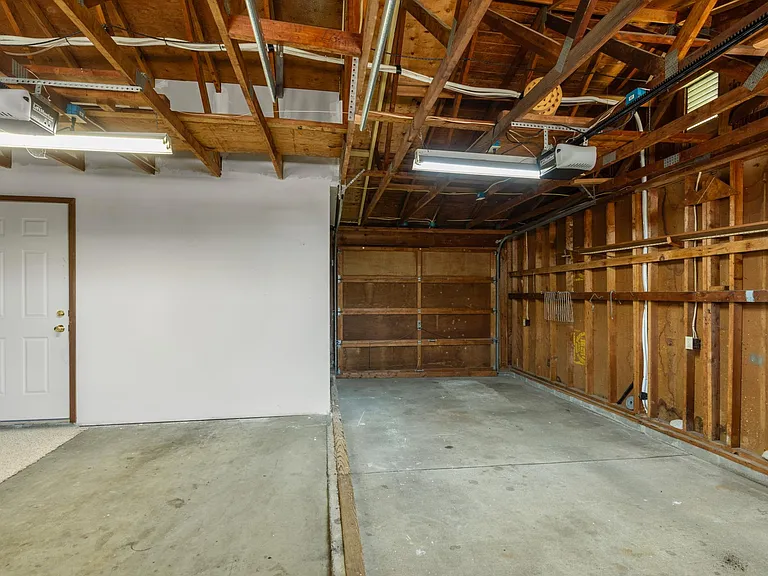 630 Bender Ln — Photo 30