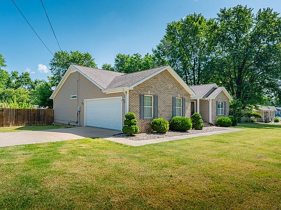 2nd image of 208 Country Club Ln