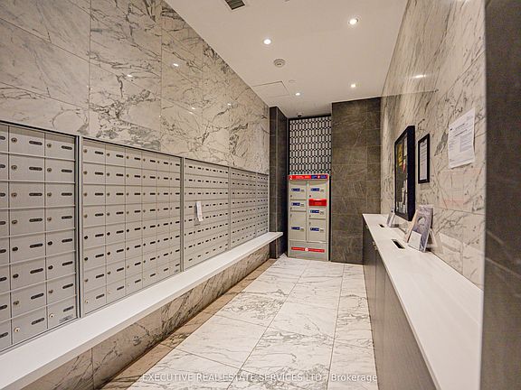 4th image of 31 Tippett Rd #821