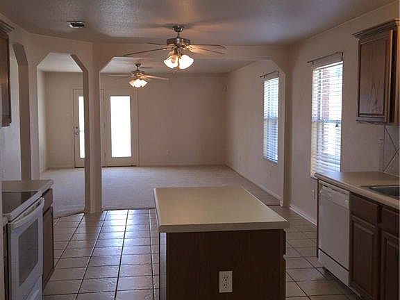 4th image of 2202 Maedell Dr