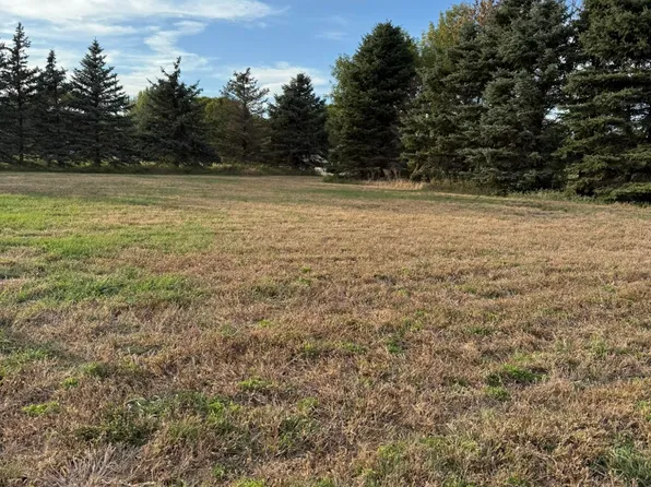 1427 Kettering Dr, Aberdeen, SD 57401