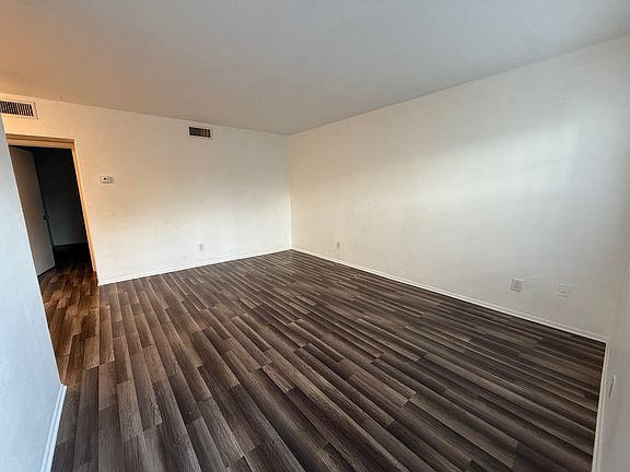 4th image of 925 NW 30th Ct #6