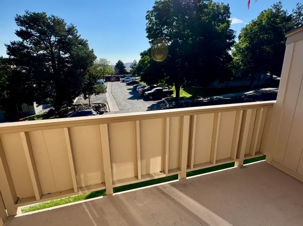 3949 Clear Acre Ln APT 284, Reno, NV 89512