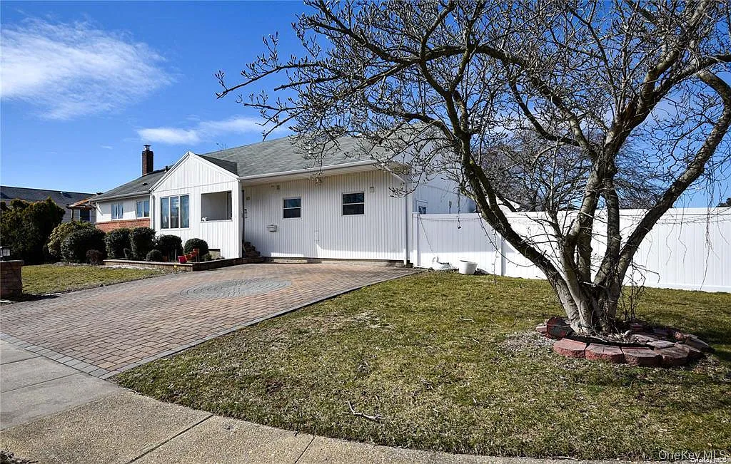 3 bed, 2.0 bath, 2100 sqft, $5,000 — Photo 4