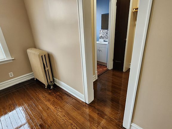 3rd image of 3121 N Hamlin Ave APT 2H