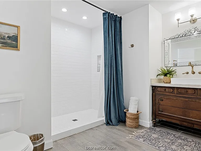 116 Richards St — Photo 31