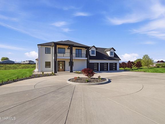 2nd image of 3858 E Zillah Dr