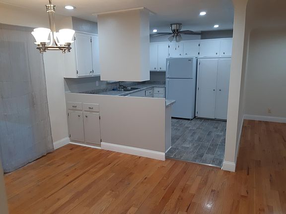 4th image of 1915 Cole Dr