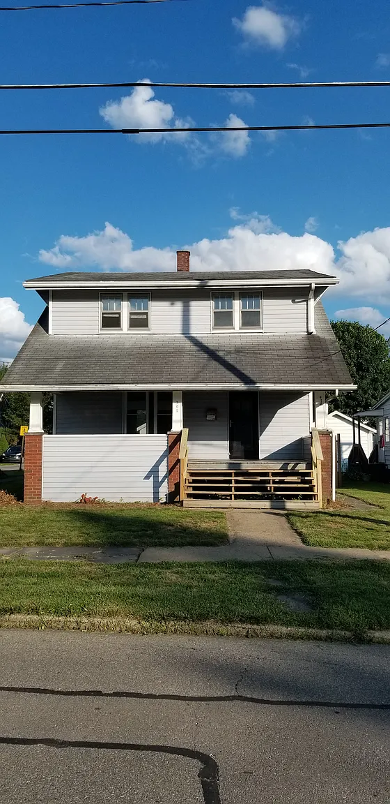 702 Spring St photo 1
