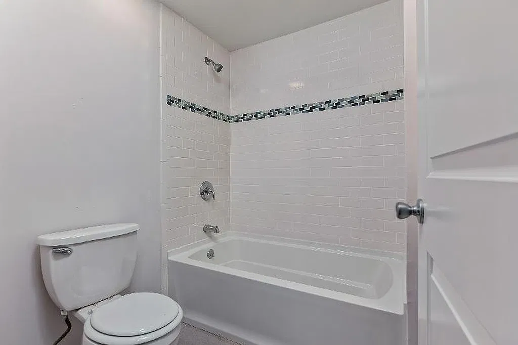 6 bed, 9999 sqft, $11,000 — Photo 3