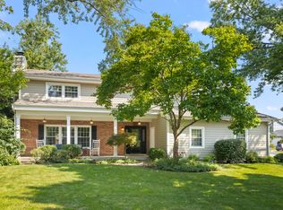 1725 Maple Leaf Ct, Wheaton, IL 60187