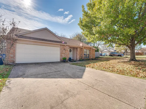 210 Wilshire Dr, Glenn Heights, TX 75154