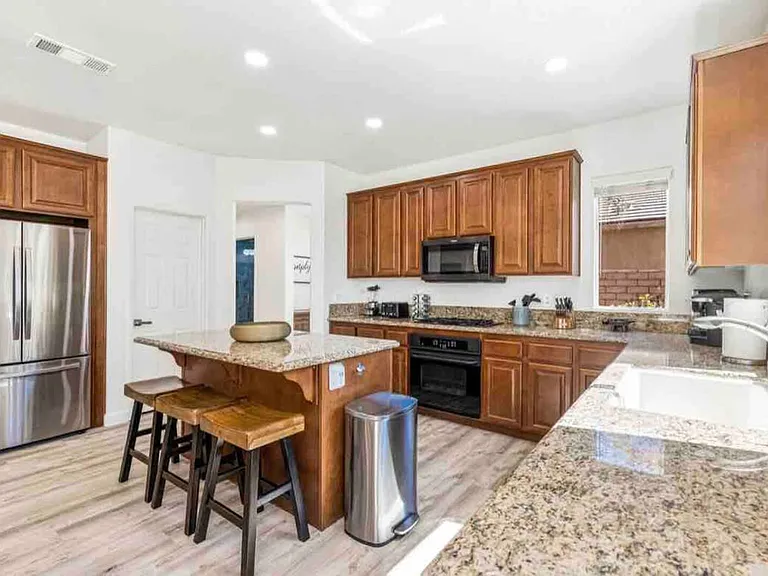 Del Lago Ct — Photo 58