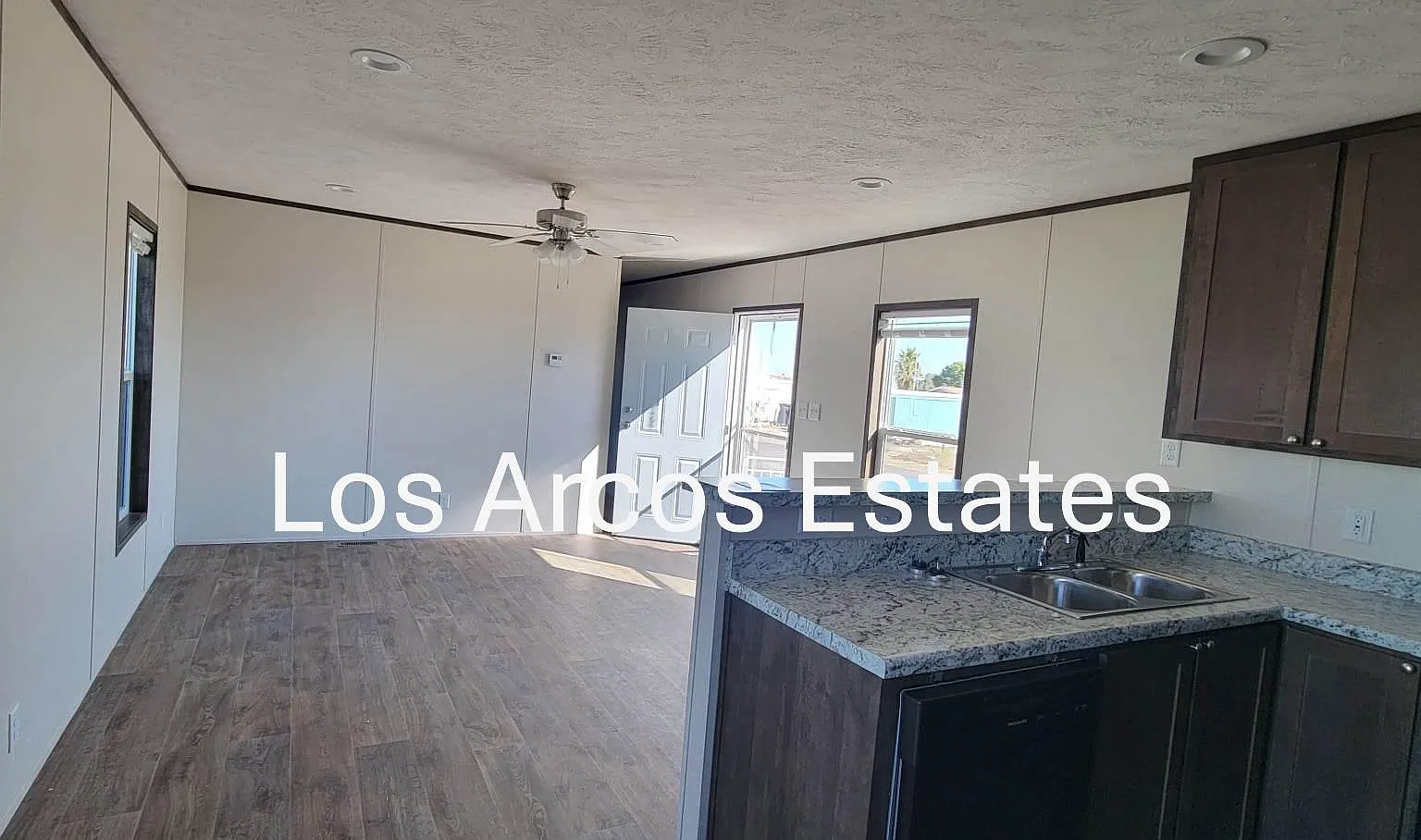 3 bed, 924 sqft, $1,210 — Photo 3