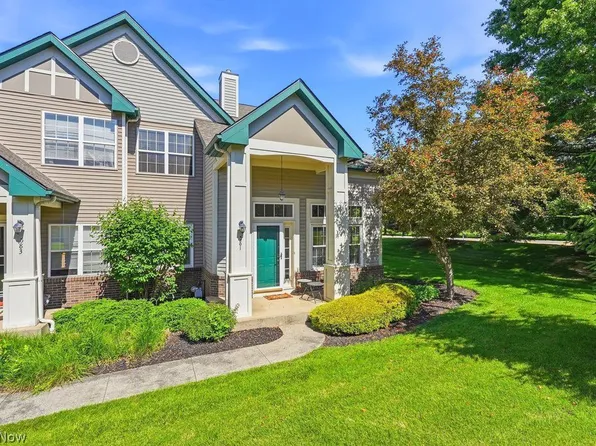 581 Azalea Cir, Northfield, OH 44067