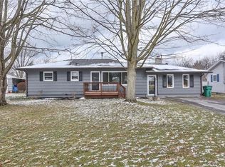 27 Rodney Dr, Honeoye Falls, NY 14472