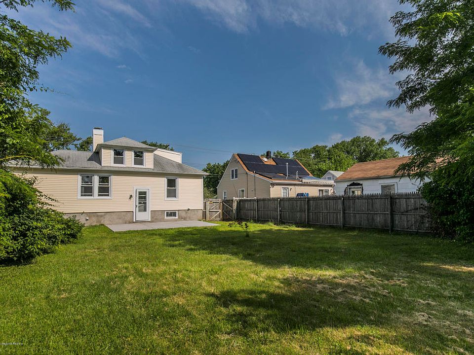2nd image of 60 Ridge Ave