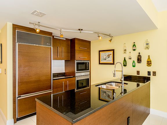 4th image of 475 Brickell Ave APT 3712