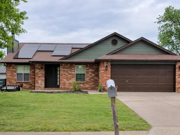 3807 W Locust St, Rogers, AR 72756