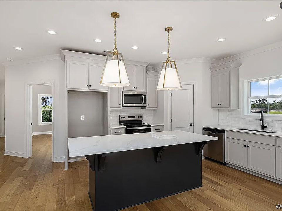 1st image of 934 21st Ave E