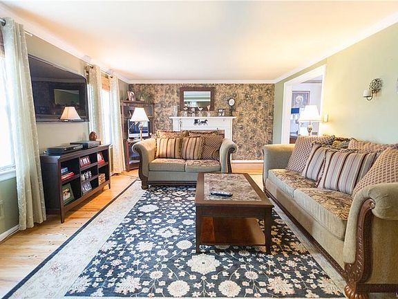 4th image of 90 Park Forest Dr