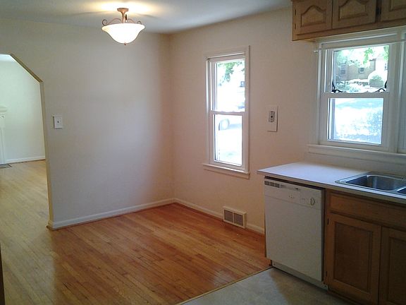 Kitchen Eating Area