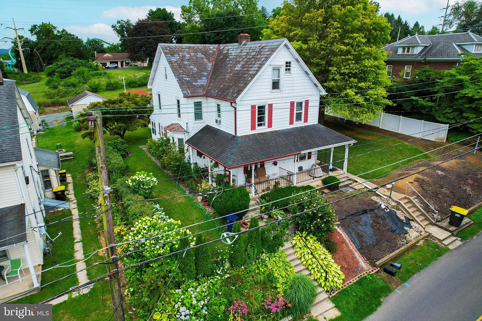 3748 W Walnut St photo 1